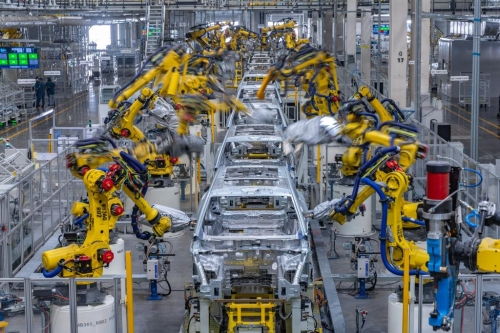 在山城重慶，看“中國速度” 30秒下線一臺車，這個(gè)超級工廠有點(diǎn)酷